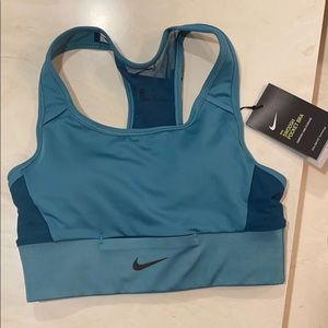 Nike Swoosh Pocket Bra